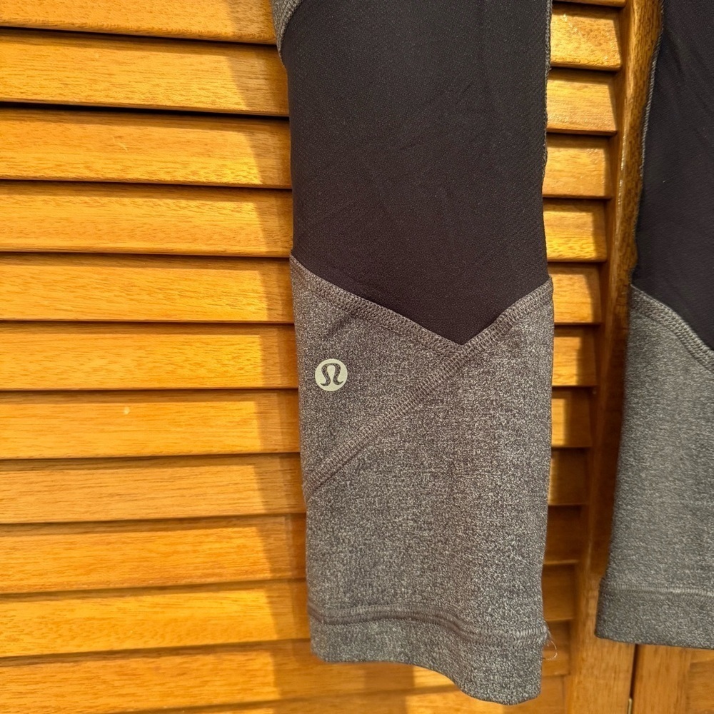 Lululemon Align 28” Grey and Black Athletic Active Leggings Sz 2 - Picture 5 of 7